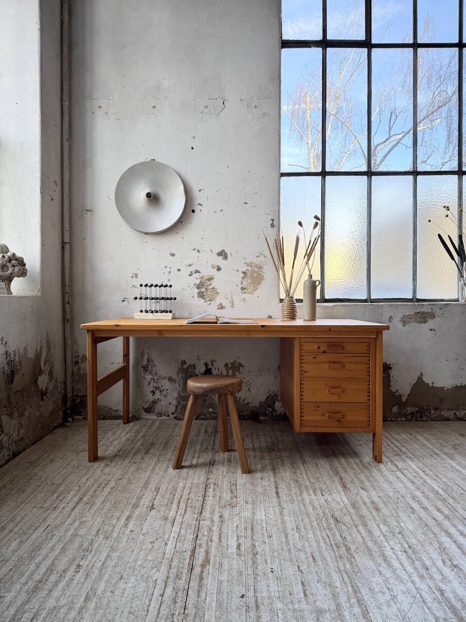 Bureau pin suédois style aperldoon 1970