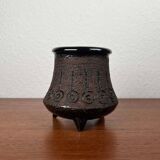 Mid-century studio ceramic tripod vase by Eke Bjeren for Gabriel Keramik, 1960s.