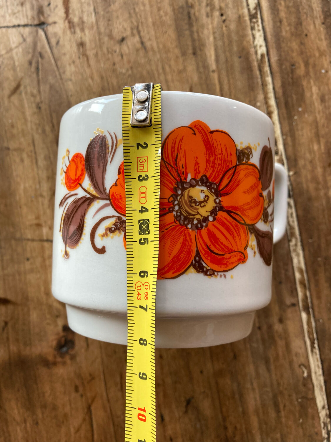 Vintage cups toghana orange flower