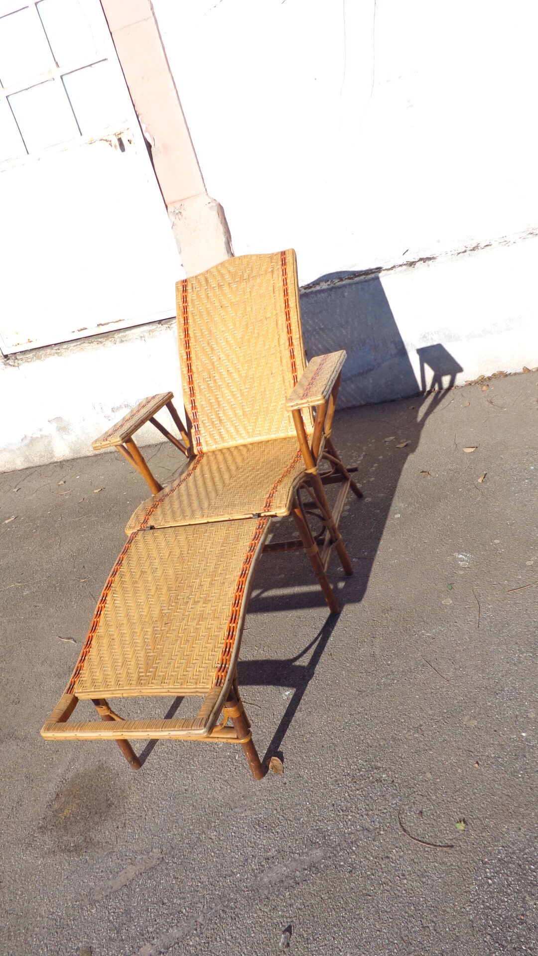 Rattan chaise longue