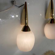 Lot de 2 appliques en verre opalin rose et laiton, années 1960