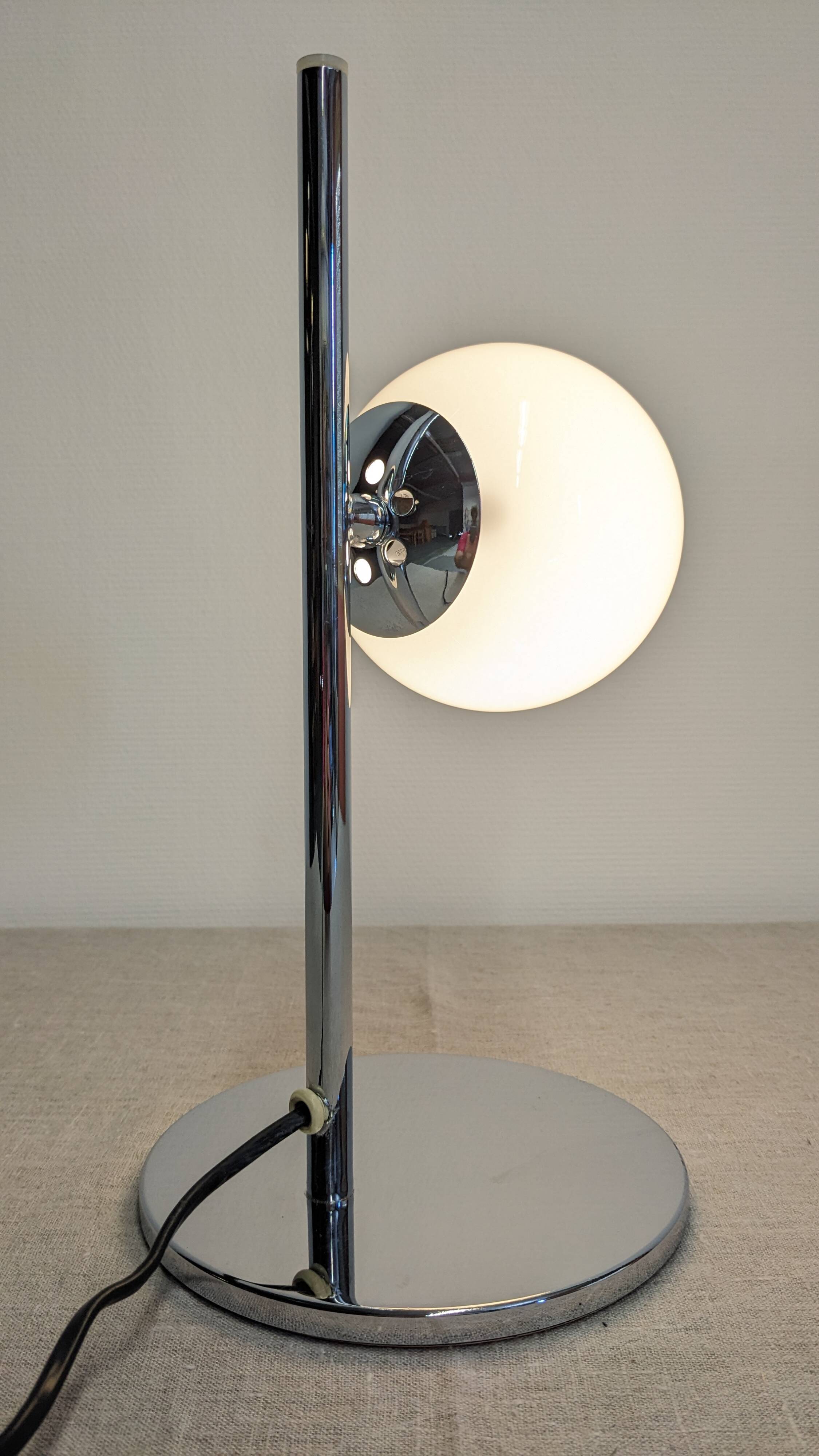 Space age lamp in white opaline from the 60s/70s