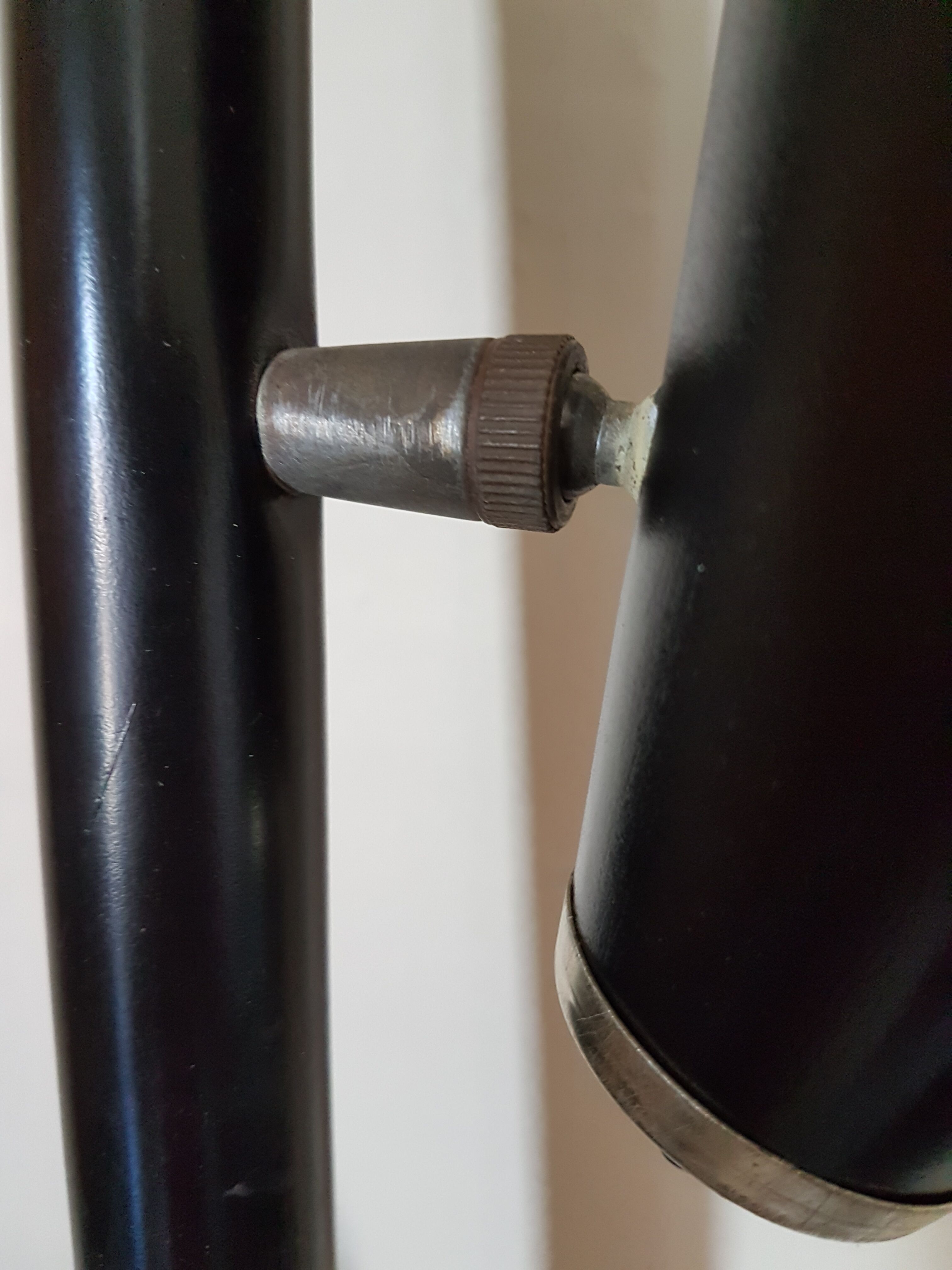 Floor lamp "tension pole lamp" American of the 1950s
