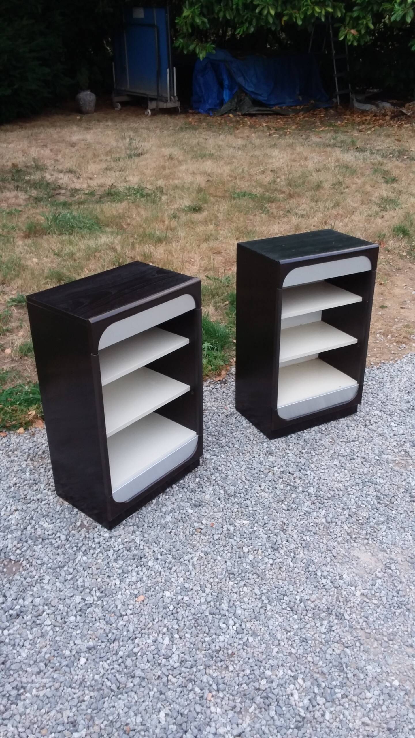 Paire de chevets design des années 70