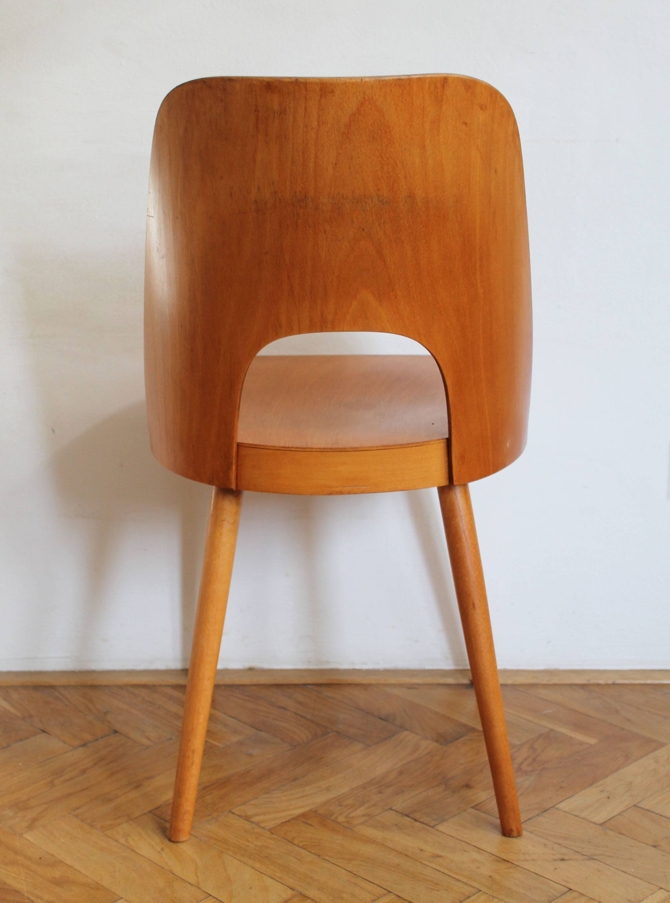 Ensemble de quatre chaises de salle à manger du milieu du siècle n° 515 par Oswald Haerdtl pour la société TON