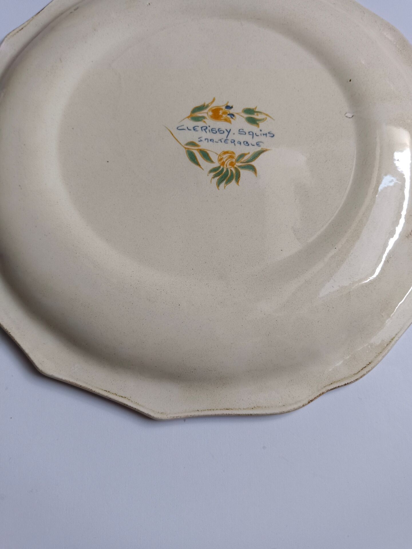 Decorative plate signed Clerissy Salins