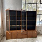 Mahey bookcase in elm and XXL brass