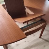 Table scandinave en teck ovale rallonges intégrées, années 60 comme neuve