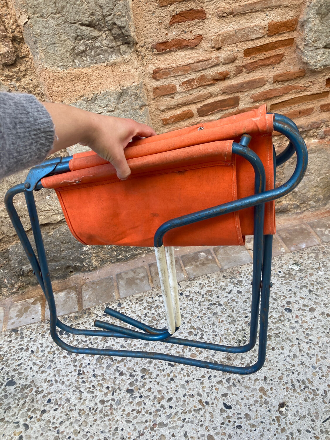 Folding camping chair