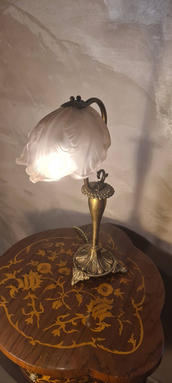 Lampe Art nouveau ancienne en bronze et verre moulé