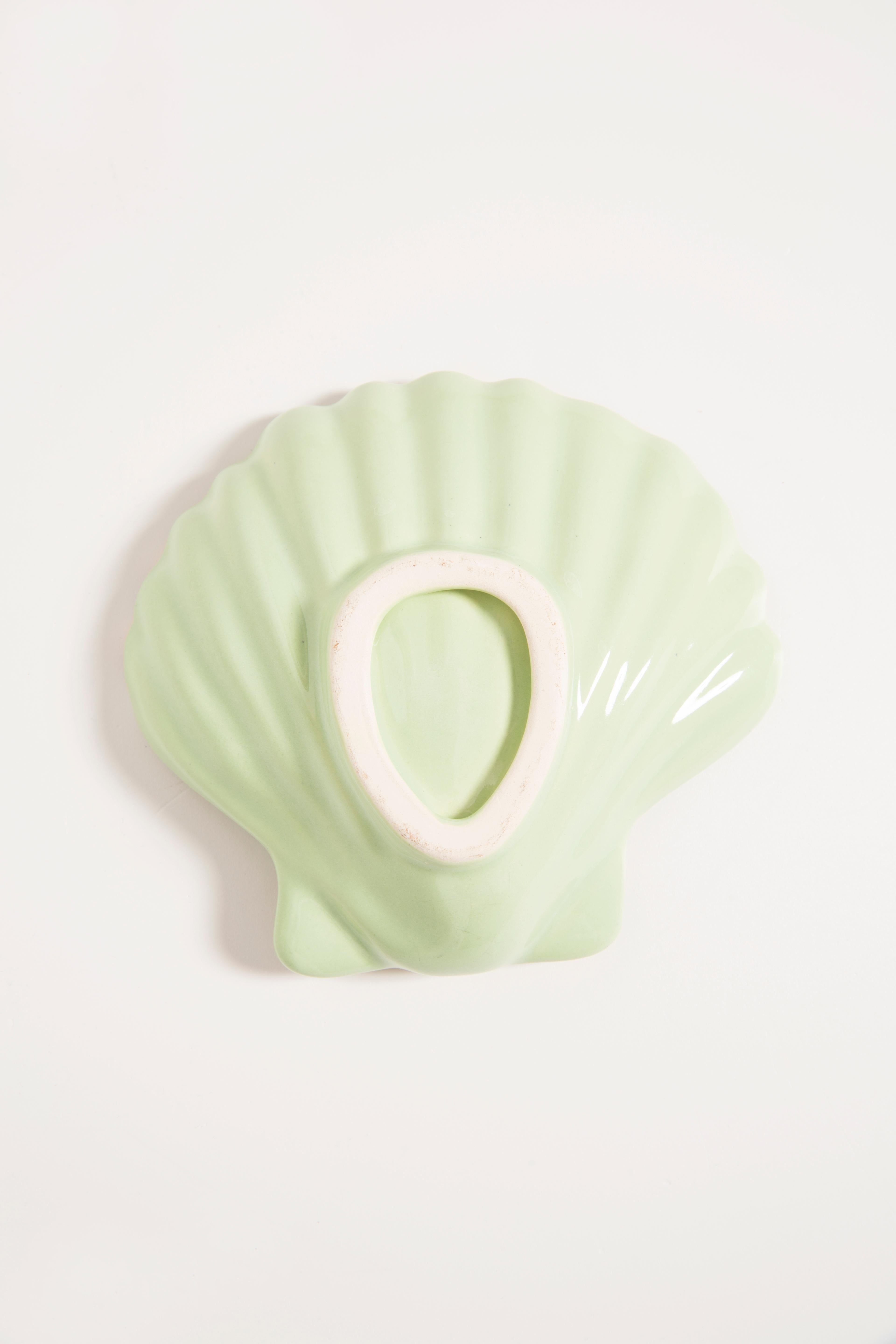 Vintage decorative plate in wood and ceramic with green shells, France, 1960s.