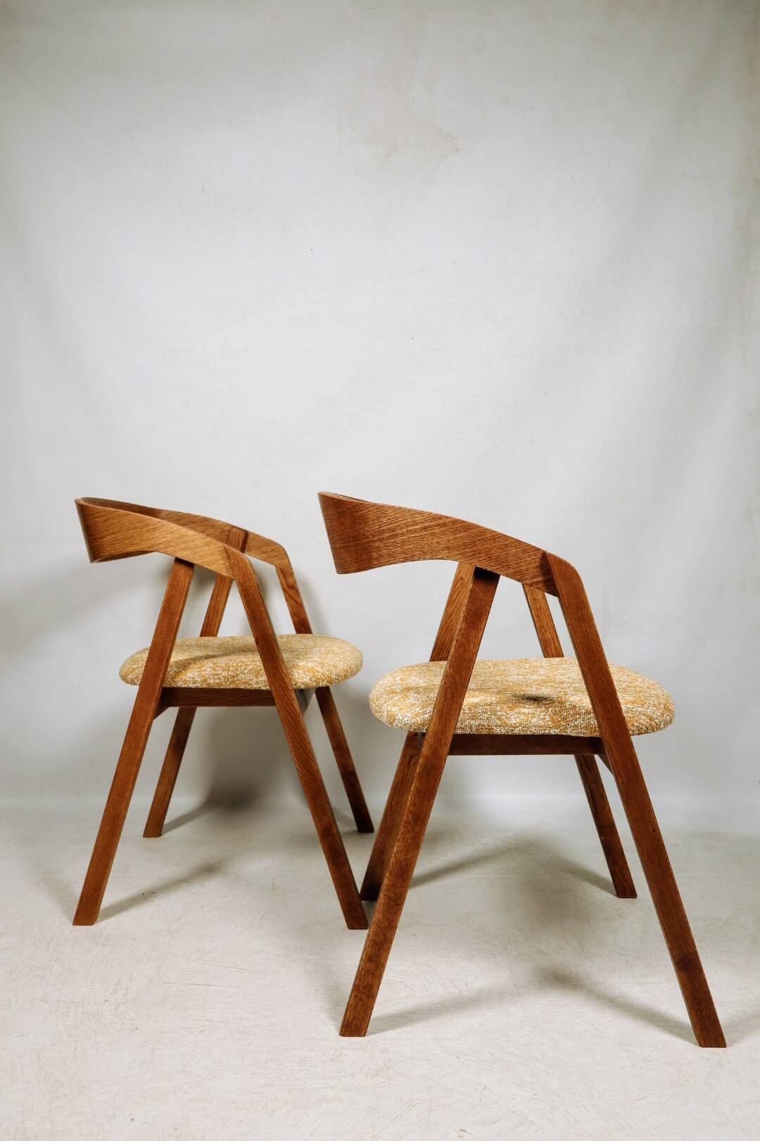 Oak wood Dining Chairs Yellow Vintage Upholstery, personalize option, HoReCa spaces