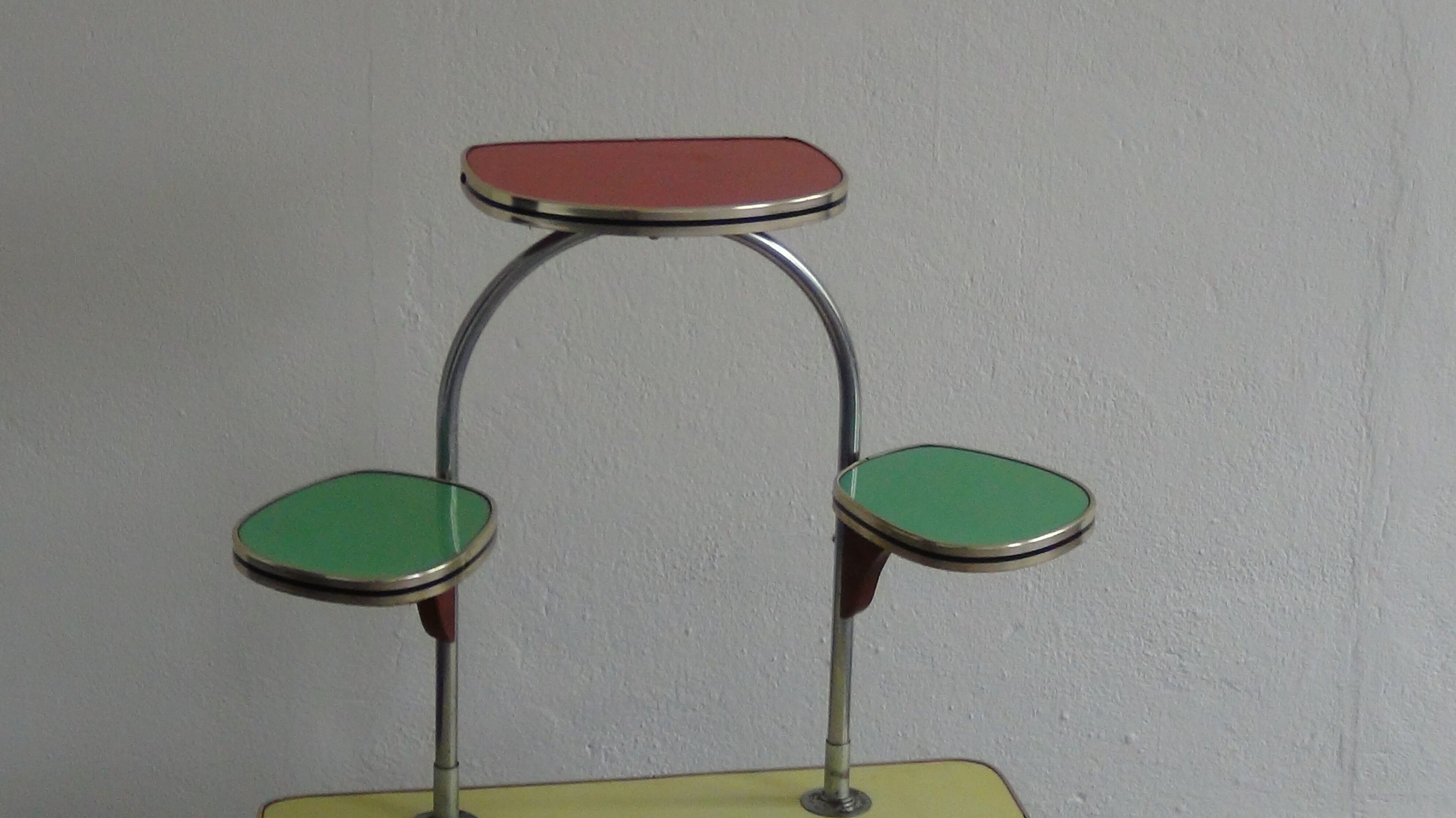 Vintage 50s flower table