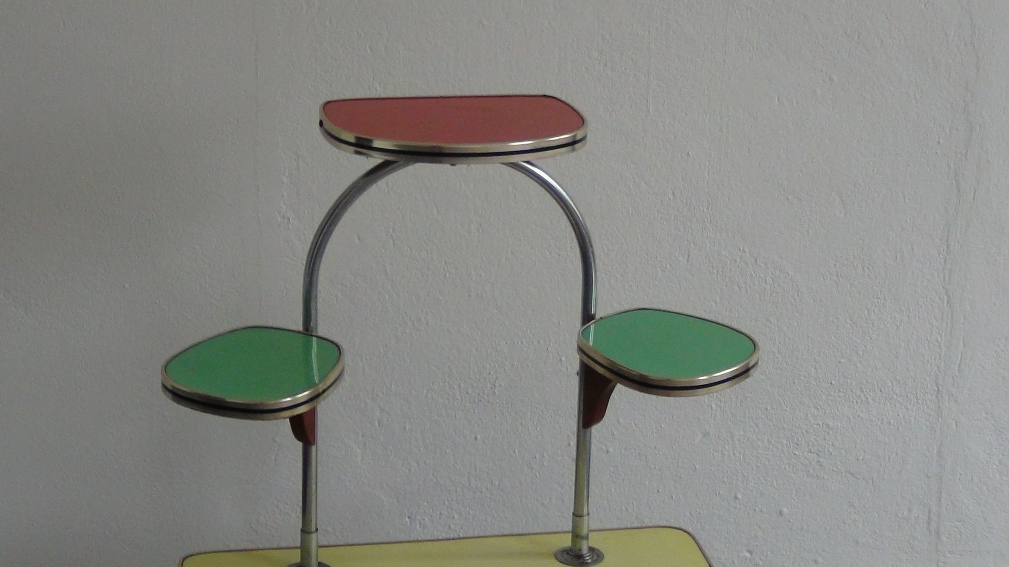 Vintage 50s flower table