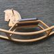 Cheval.en bois à bascule