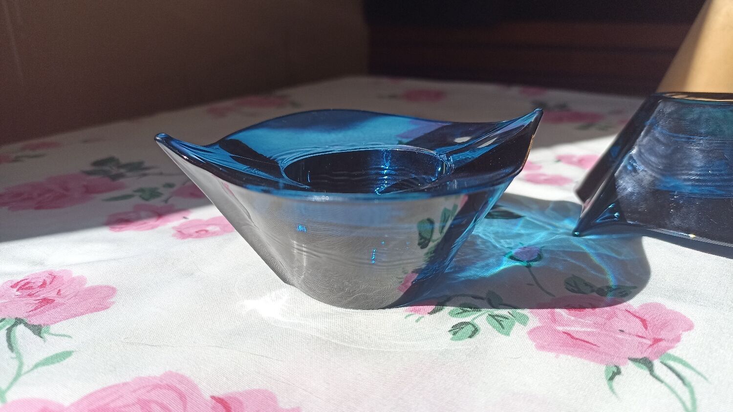 2 blue Villeroy & Boch candle holders