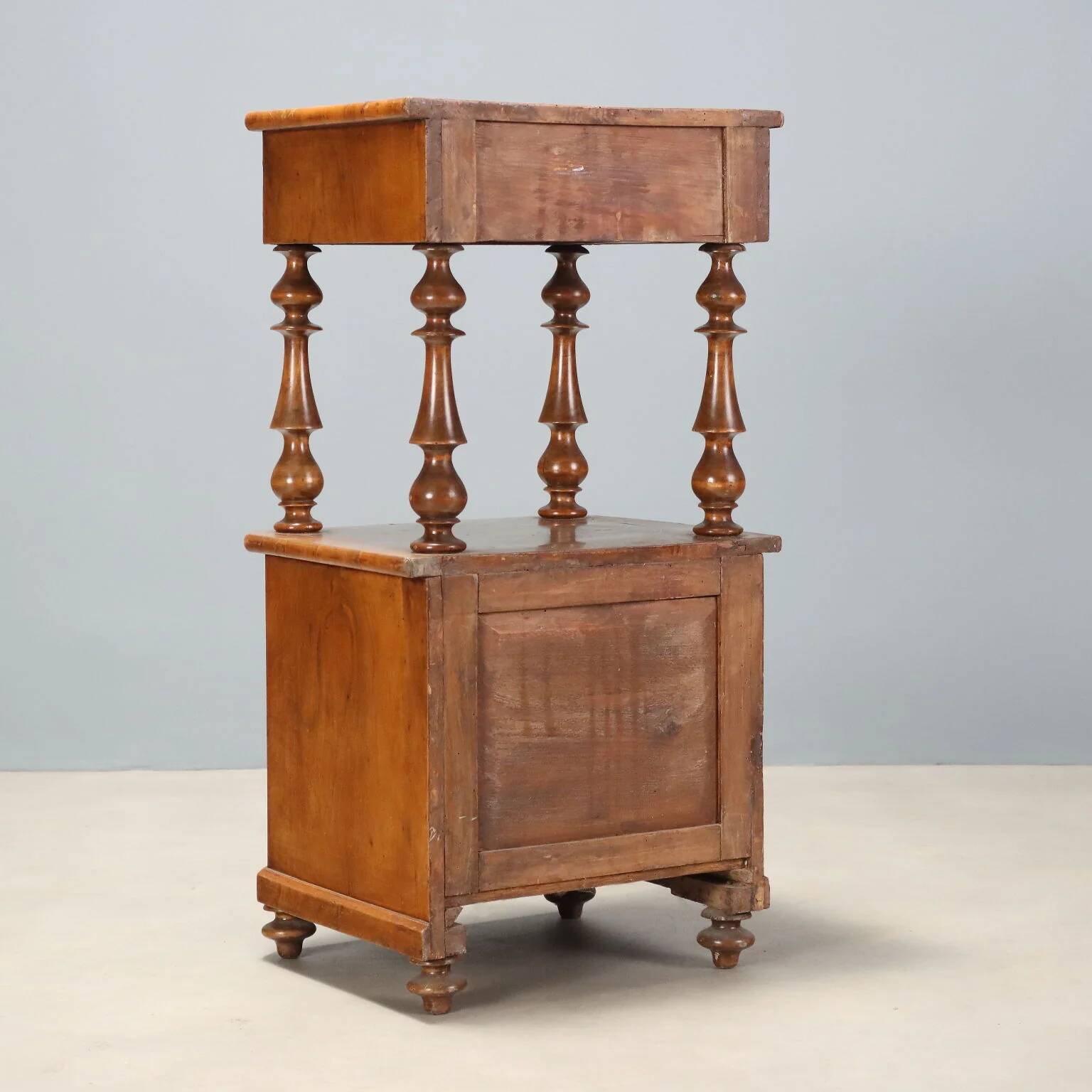Antique Louis-Philippe bedside table in walnut, Italy, 19th century.
