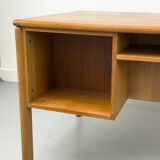 Bureau danois en teck avec porte et tiroirs par Bornholm, années 1970