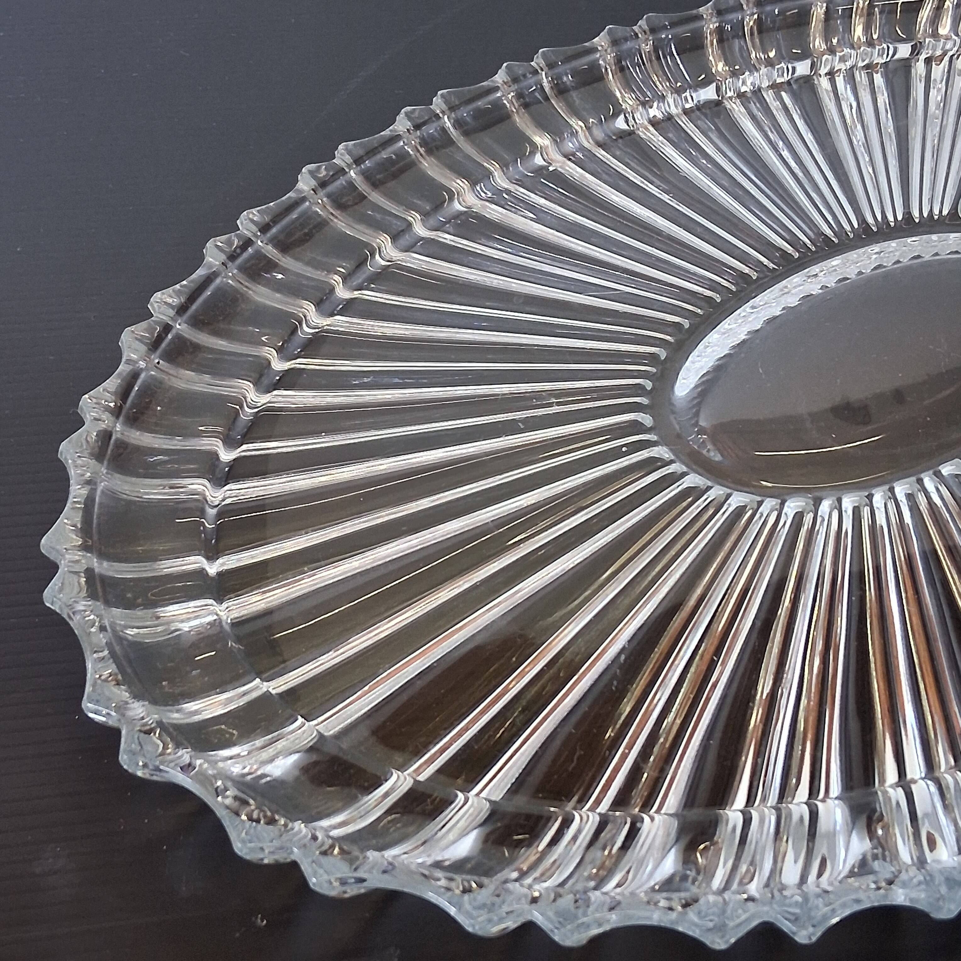 Very nice old glass hors d'oeuvre dish.