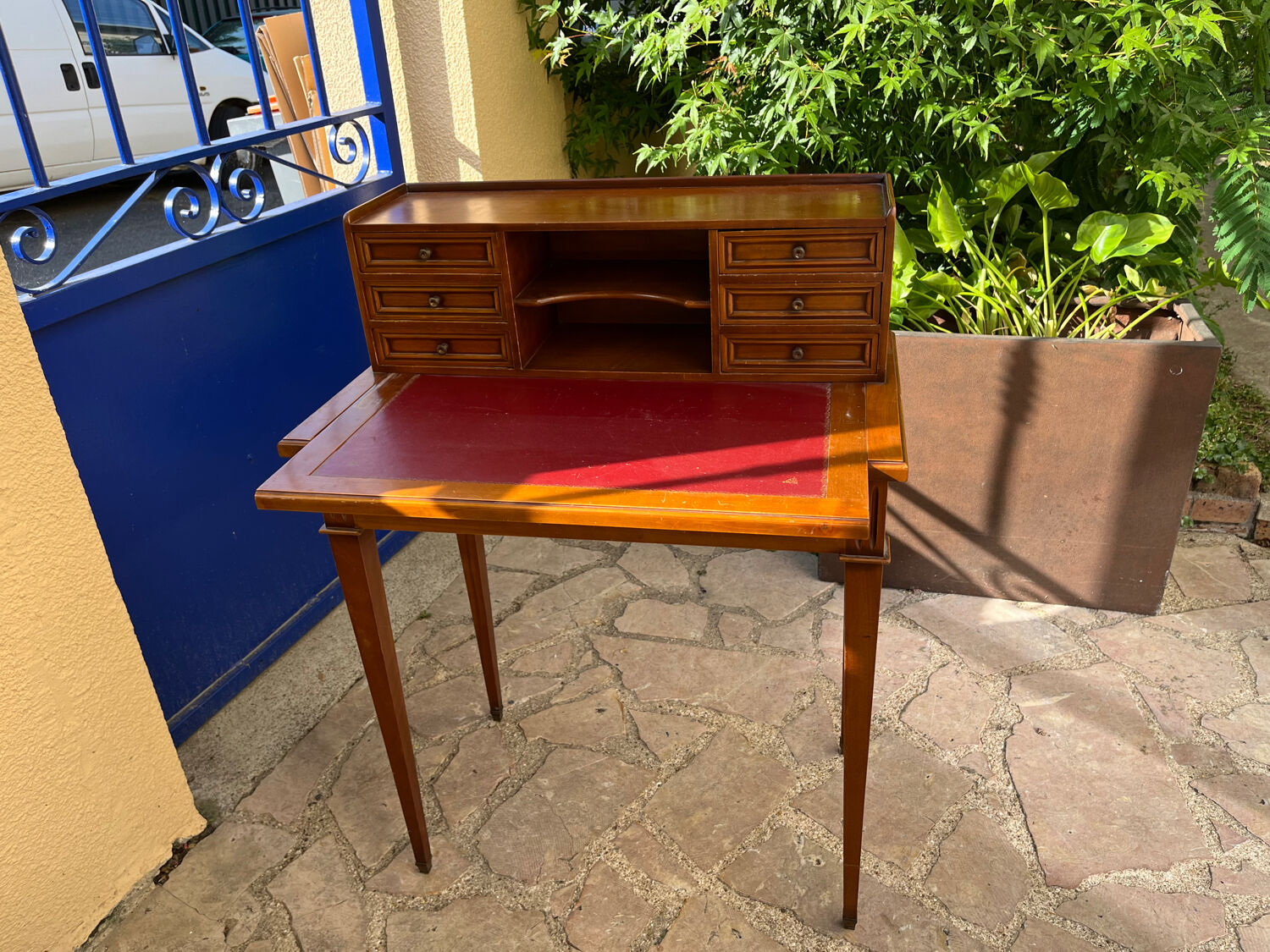 Small office old happiness of the day