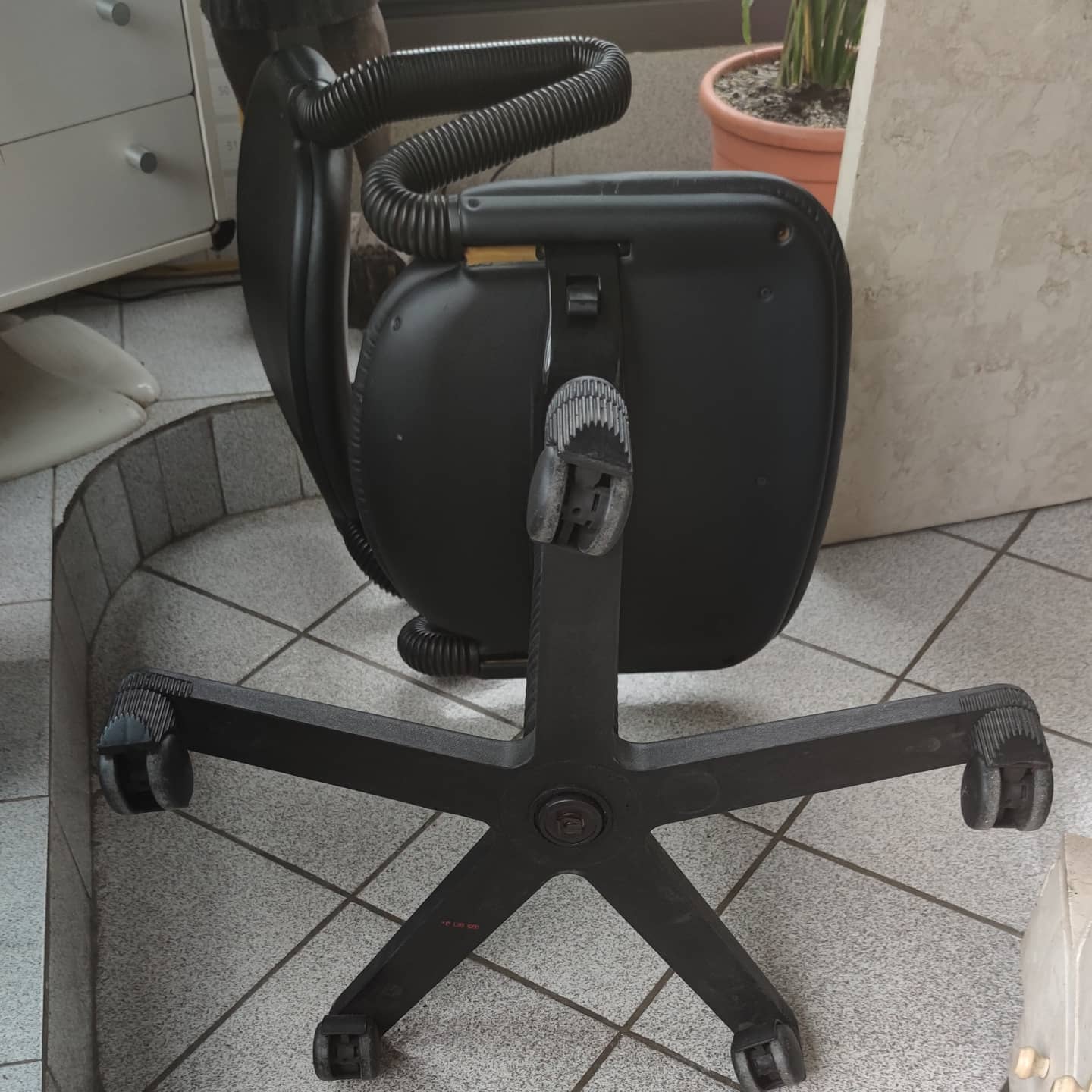 Office armchair circa 1980 called "vertebra" Italian design by Giancarlo Piretti and Emilio Ambasz P