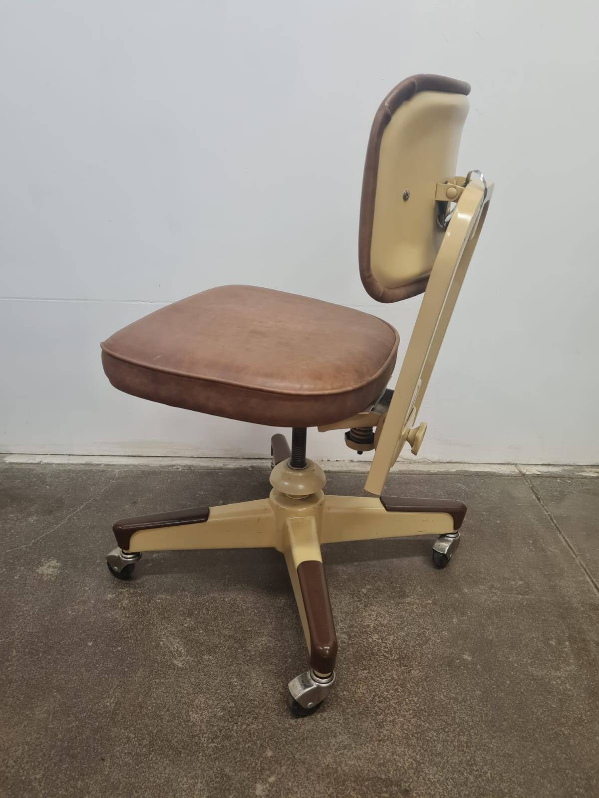 Mid Century Modern Swivel Office Chair By United Chair Co., 1950s