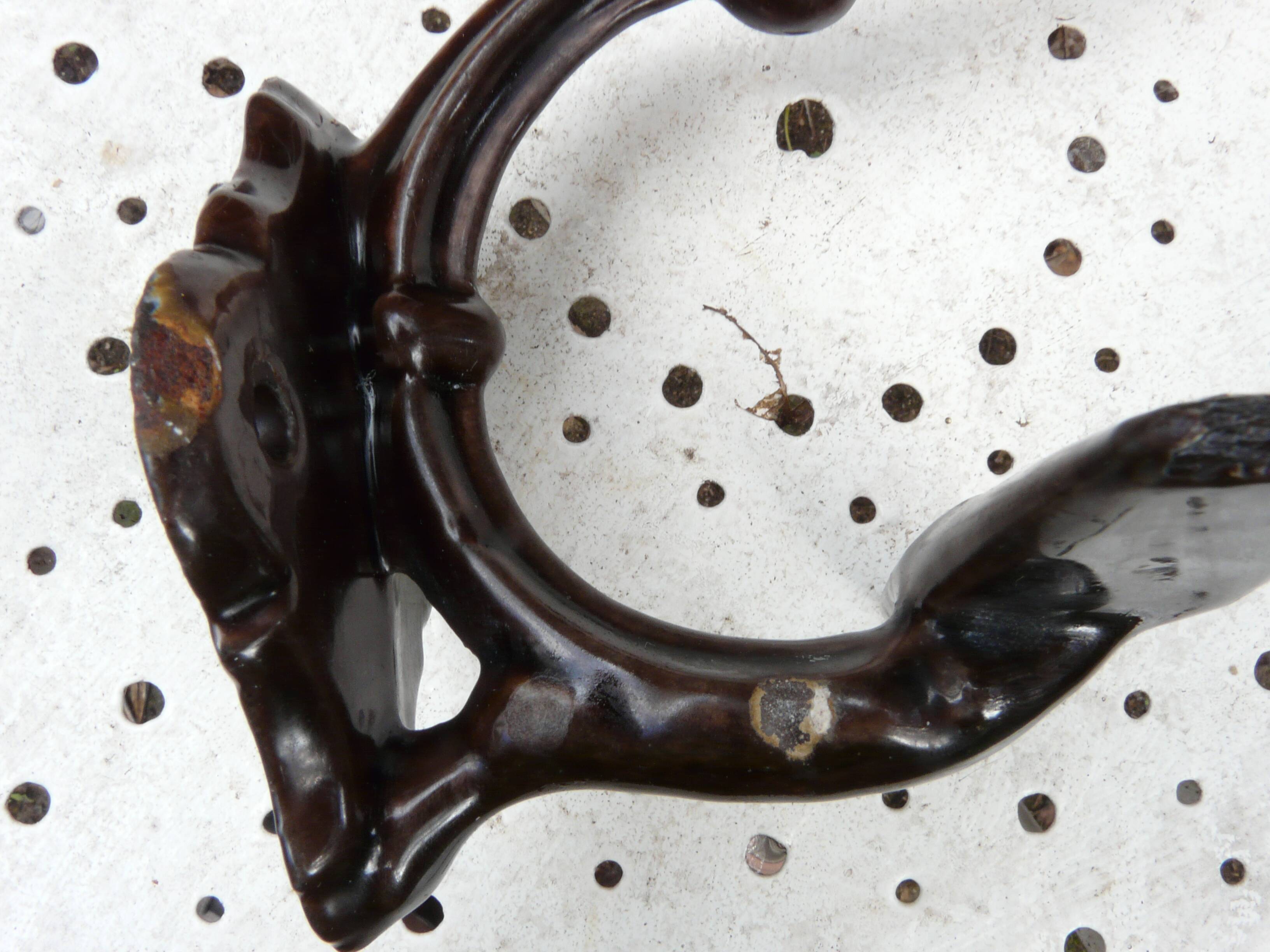 Art Nouveau period coat rack, 1910, in enamelled cast iron, brown