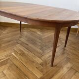 Extendable Scandinavian table