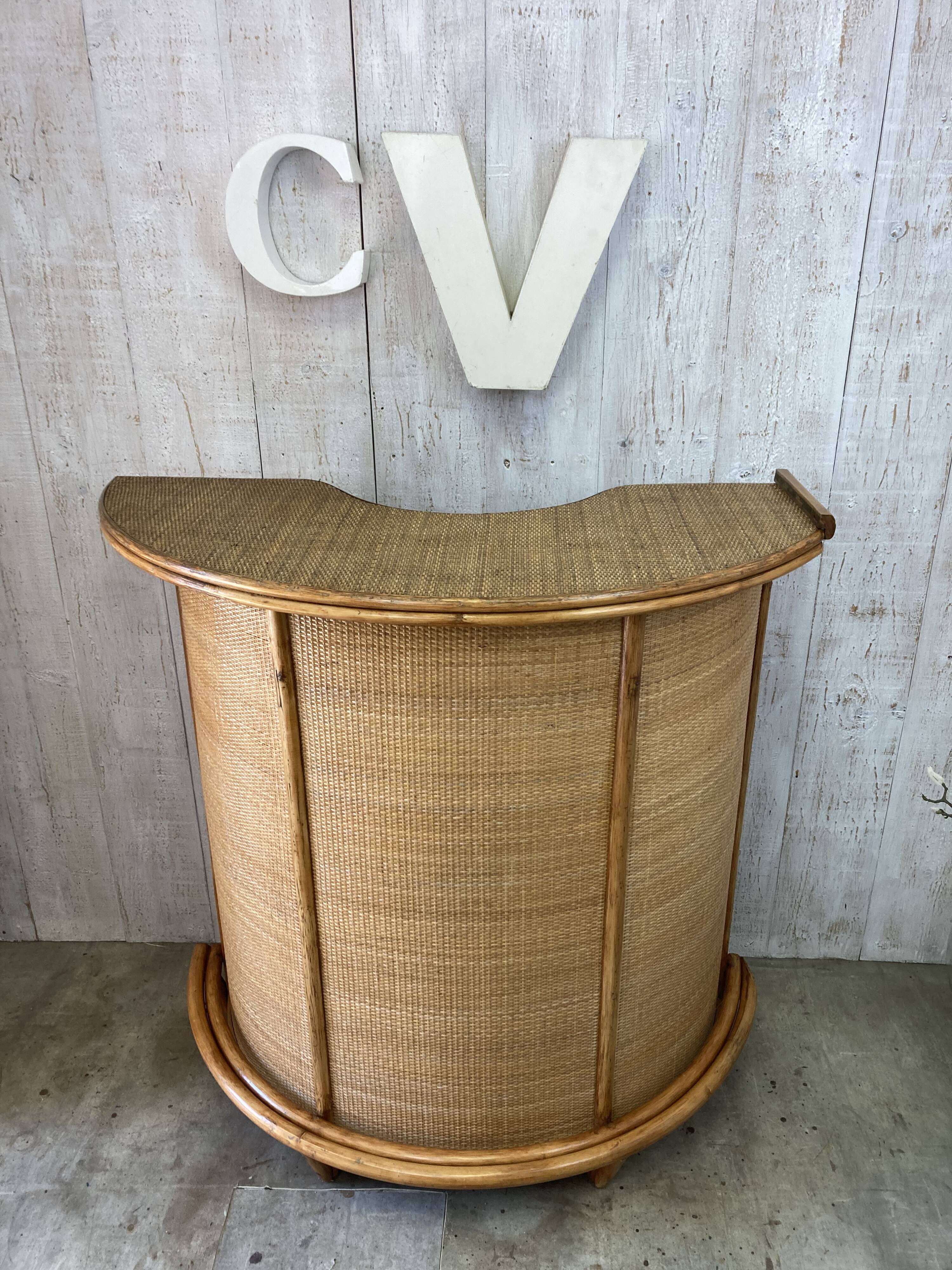 Vintage rattan bar