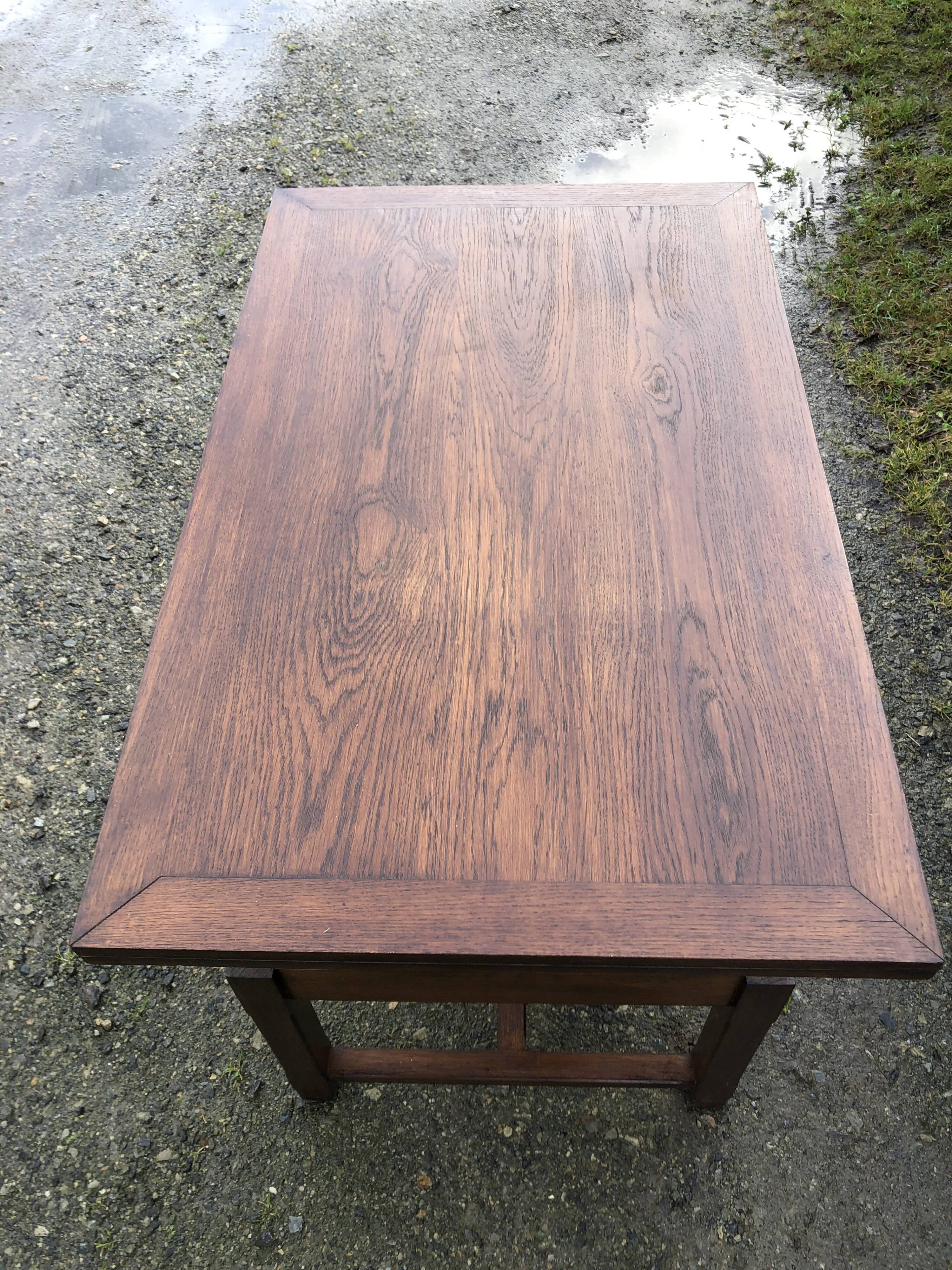 Table basse vintage modulable et extensible au système magique d’Albert Ducros en chêne.