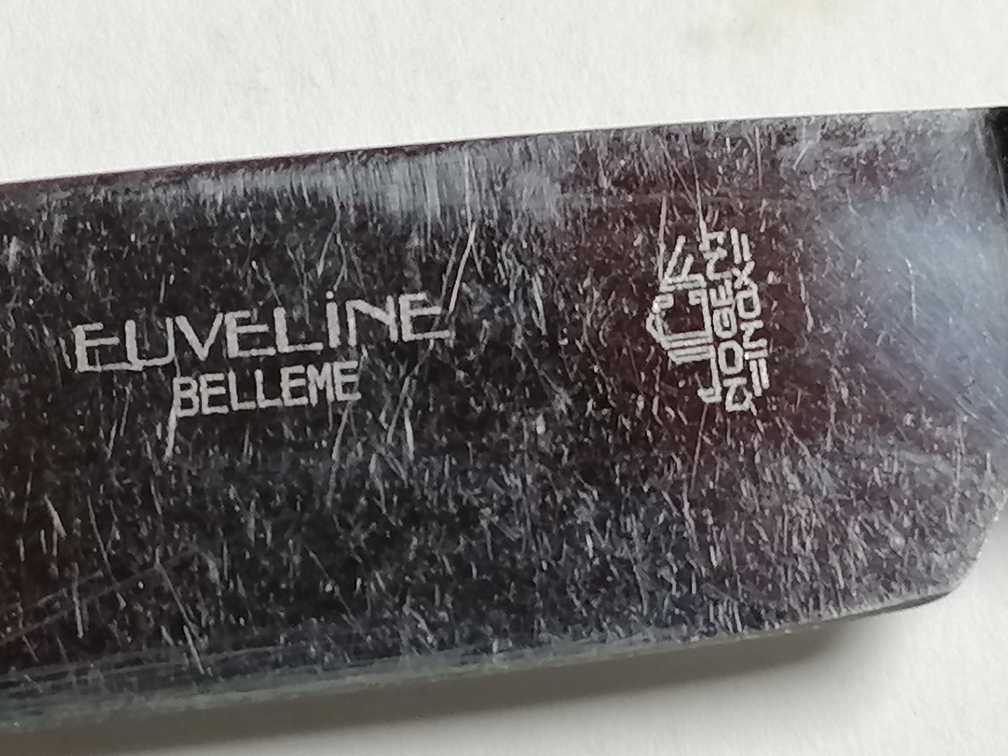 6 old knives in black bakelite