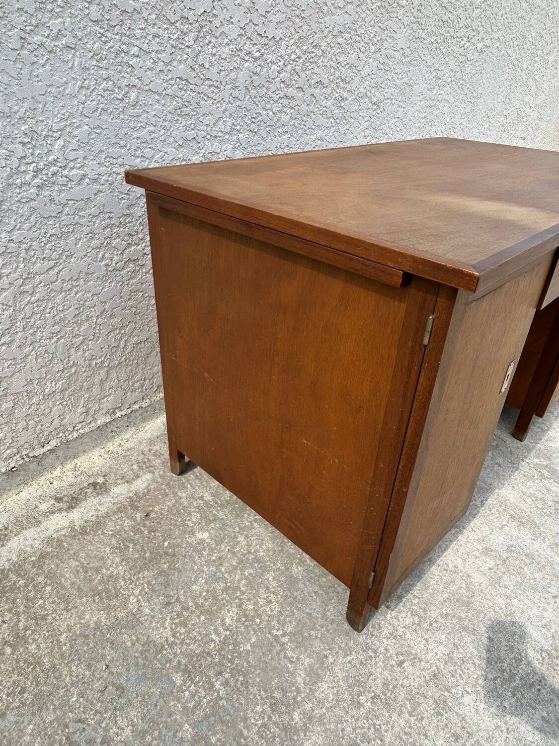 Bureau en bois avec tiroirs vintage