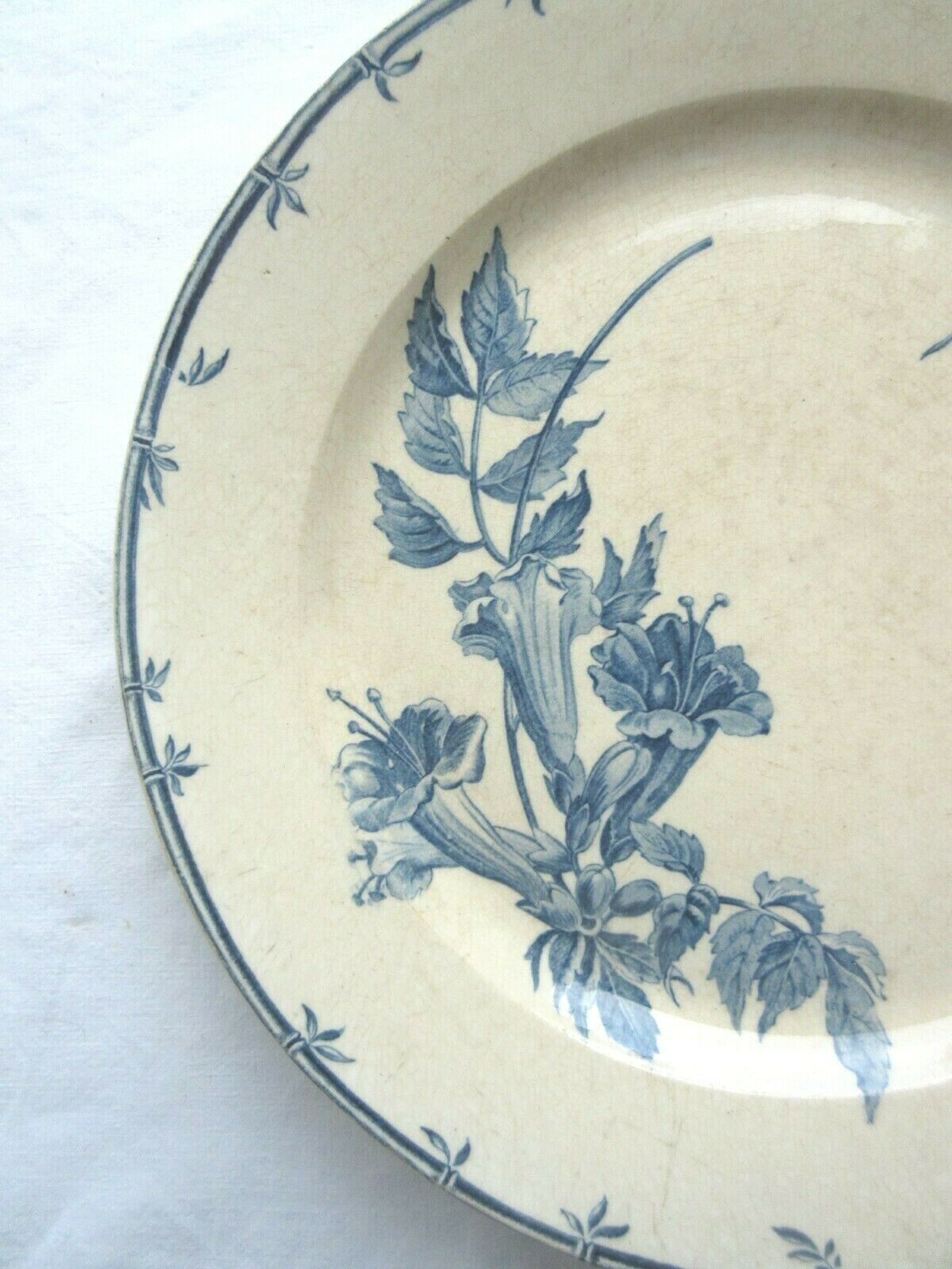 Flat round dish signed Gien, blue model, Hummingbird, Flowers and birds, 27 cm