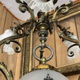 19th century brass and bronze chandelier, Napoleon III, illuminated by 6 tulips and a central globe