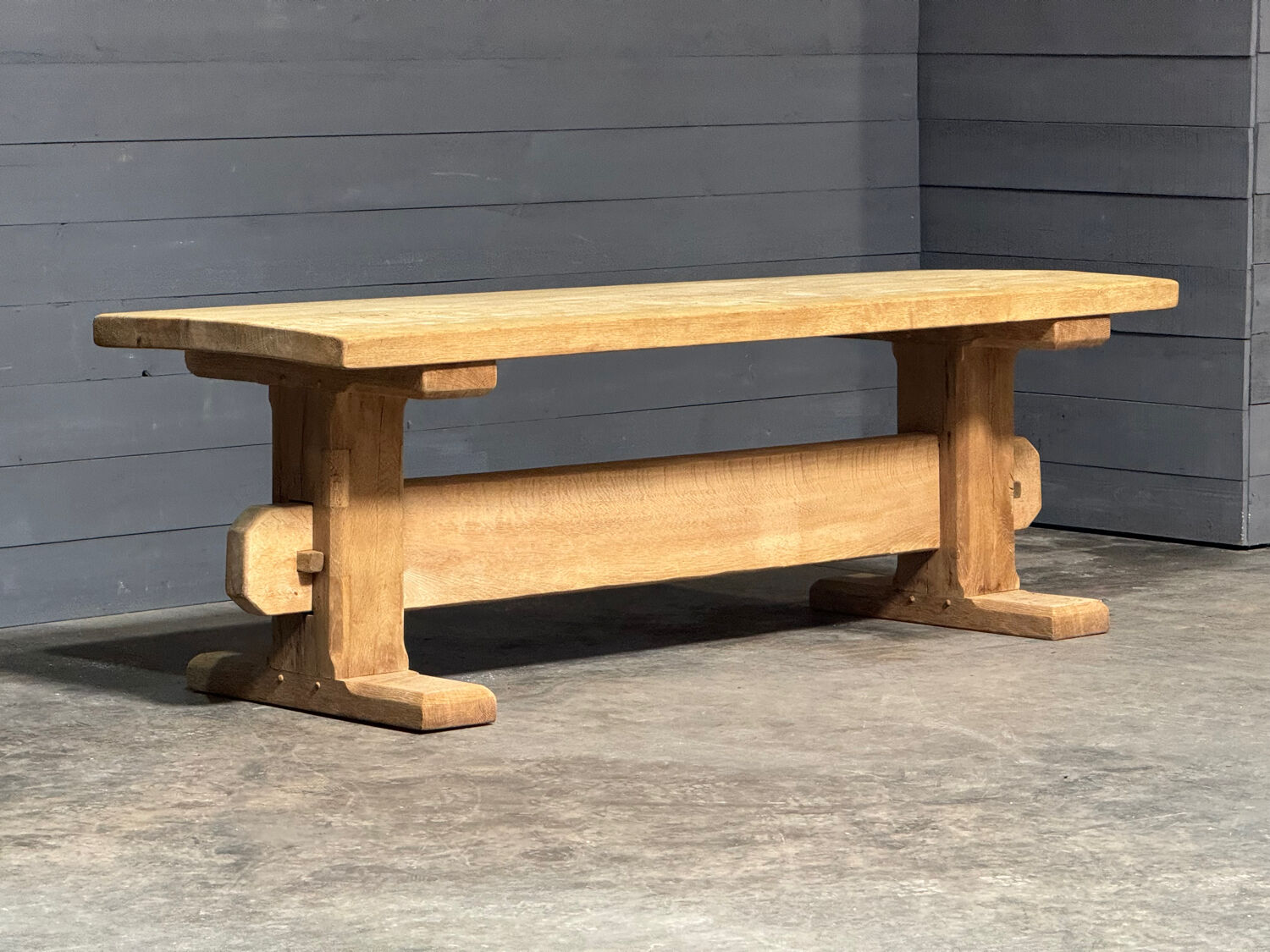 Table de style monastère