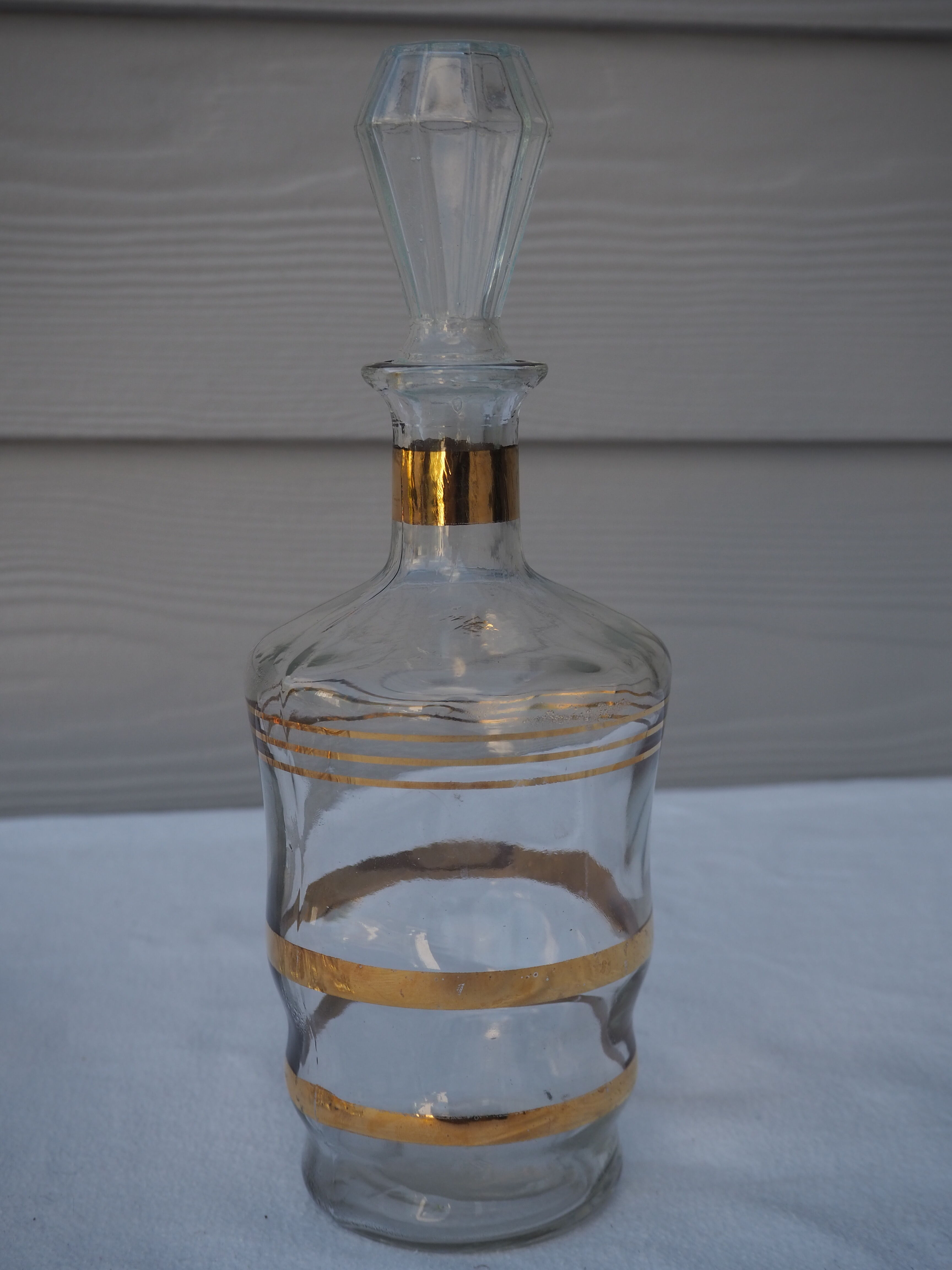 Golden liqueur service from the 1950s-1960s and its 12 glasses