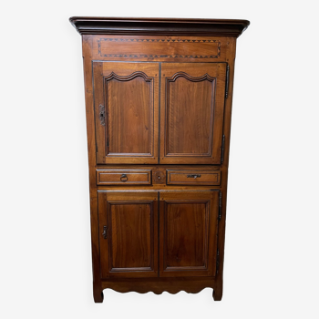 Cabinet in walnut of the nineteenth century