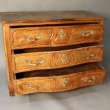 Commode lyonnaise en noyer blond Louis XV