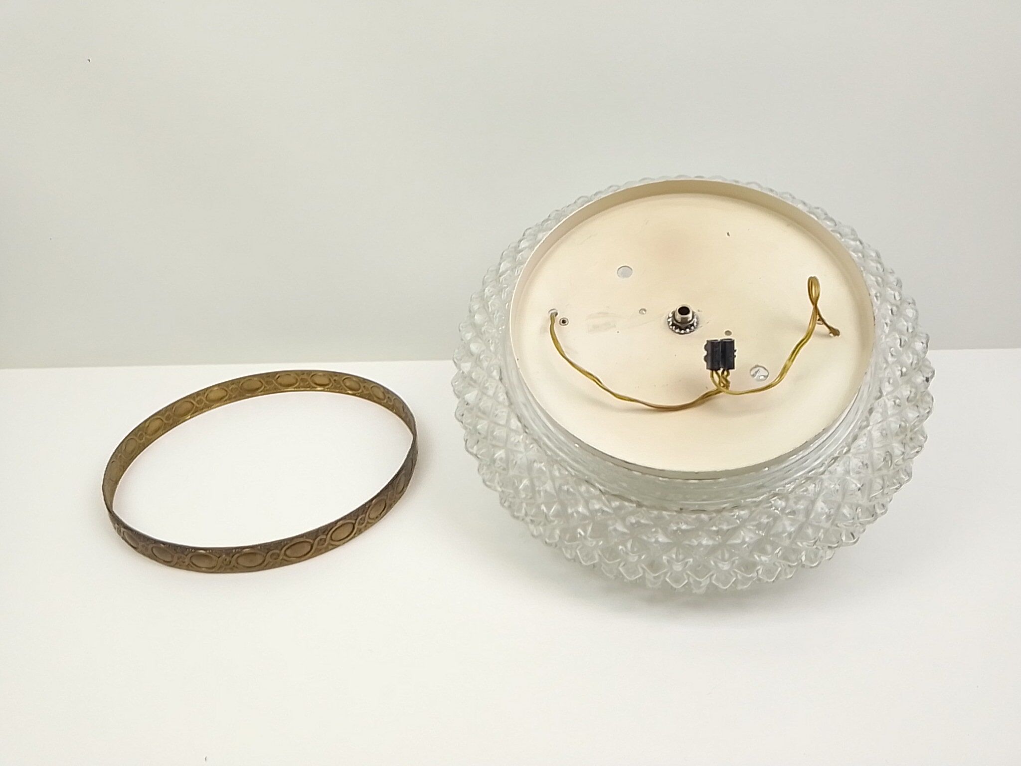 Vintage round ceiling lamp in glass and brass – Diameter 30 cm