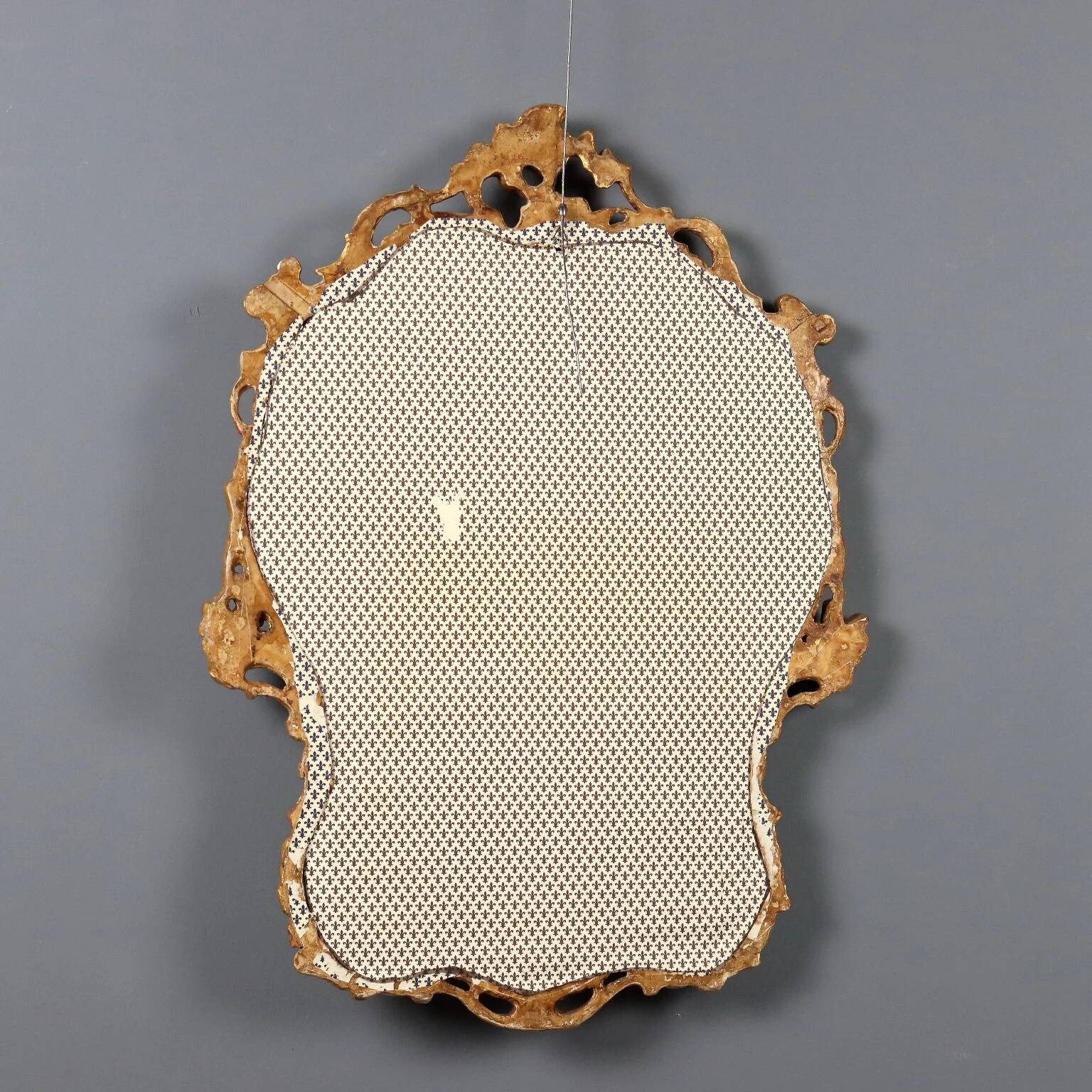 Carved and gilded wooden mirror in Barocchetto style
