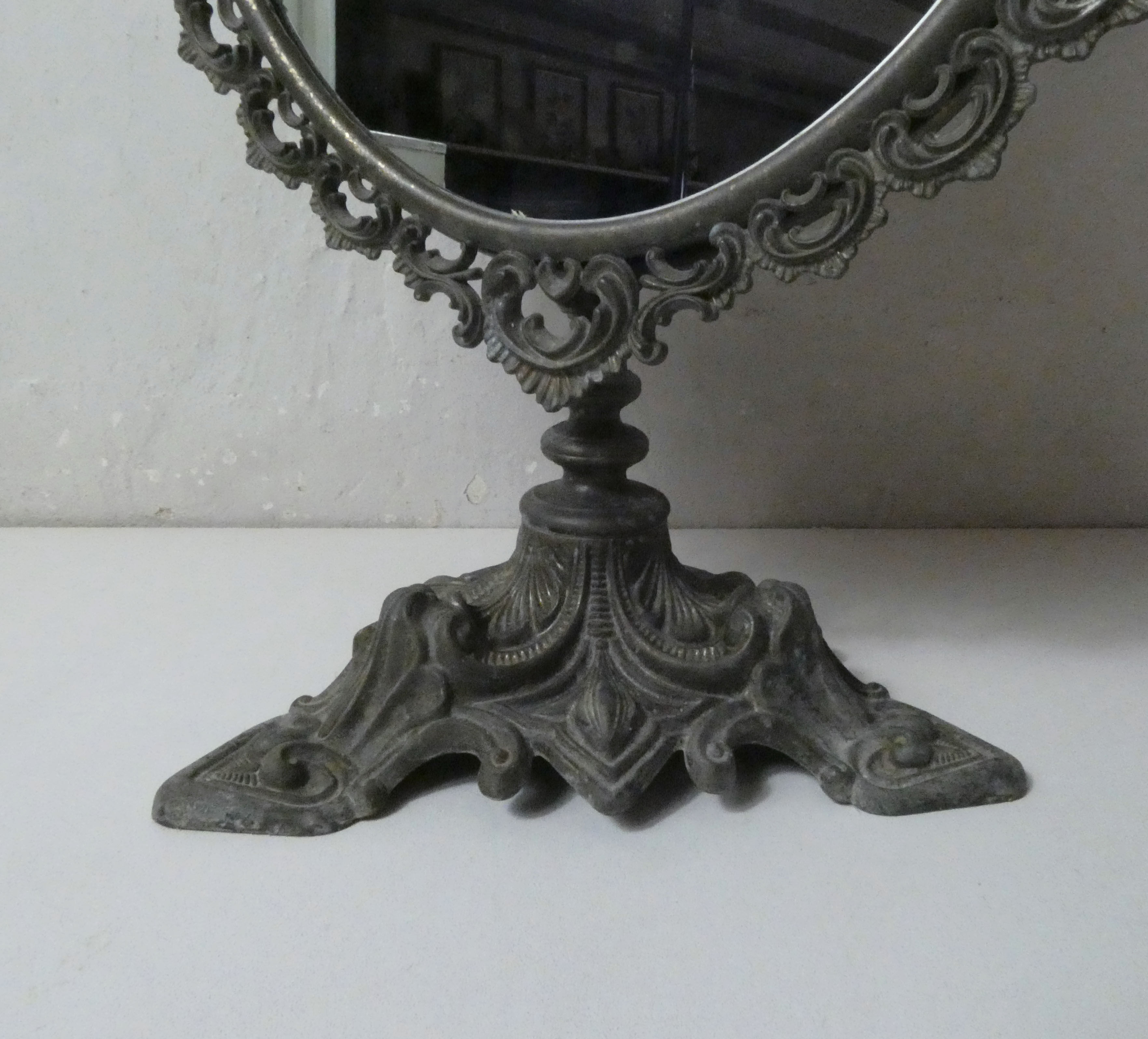Old psyche mirror in bronze 50cm