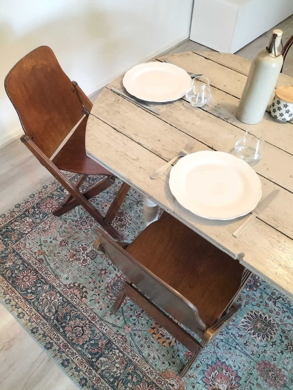 Folding chairs in US armed wood