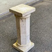 Colonne piédestal en pierre naturelle marbre beige style néoclassique 77cm