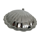 Empty chrome metal pockets shape scallops