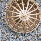 Pendant light with spherical lampshade in woven bamboo