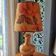 Lampe à poser vintage couleur caramel avec son abat-jour fleuri