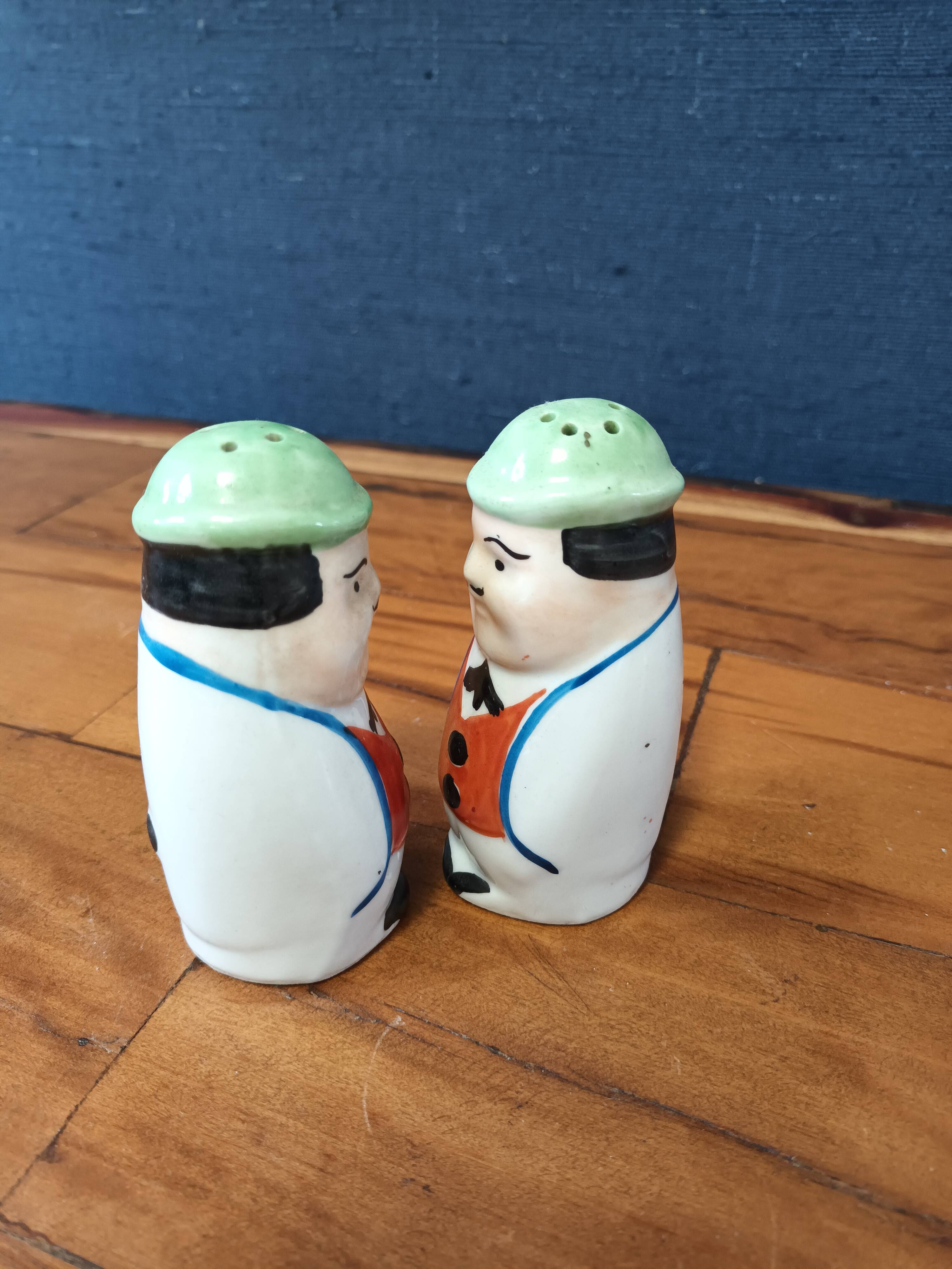 Pepper salt shaker