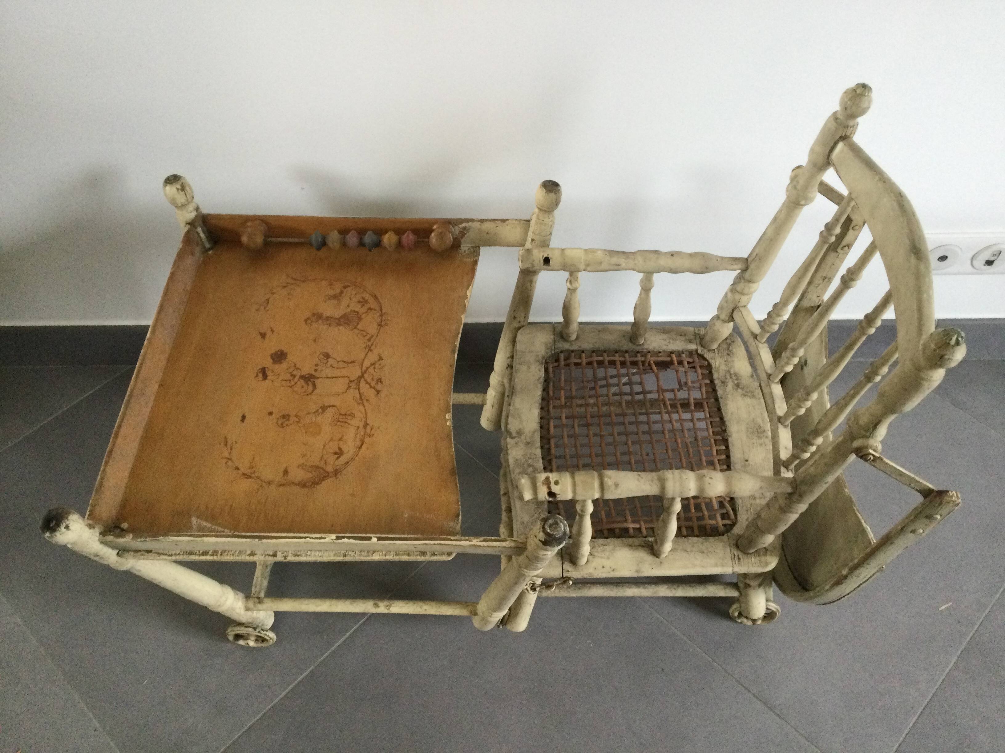 Chaise haute ancienne