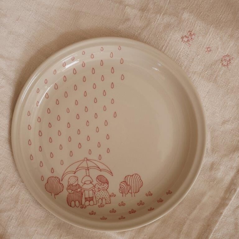 Set of 6 Sarreguemines plates, naïve décor, children in the rain
