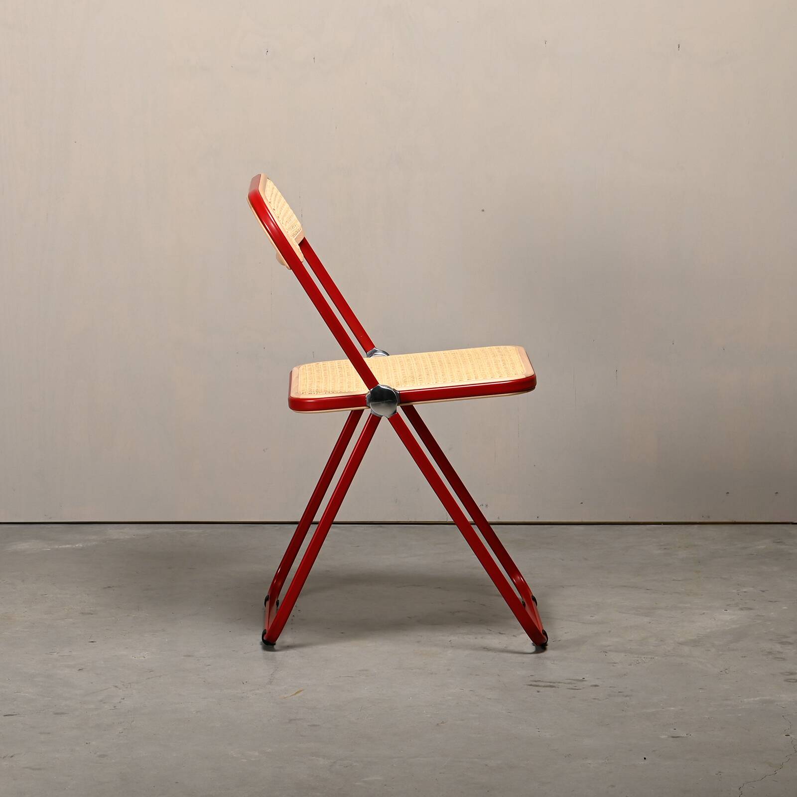 Giancarlo Piretti Plia Folding Chair in Red and Straw for Castelli, Italy